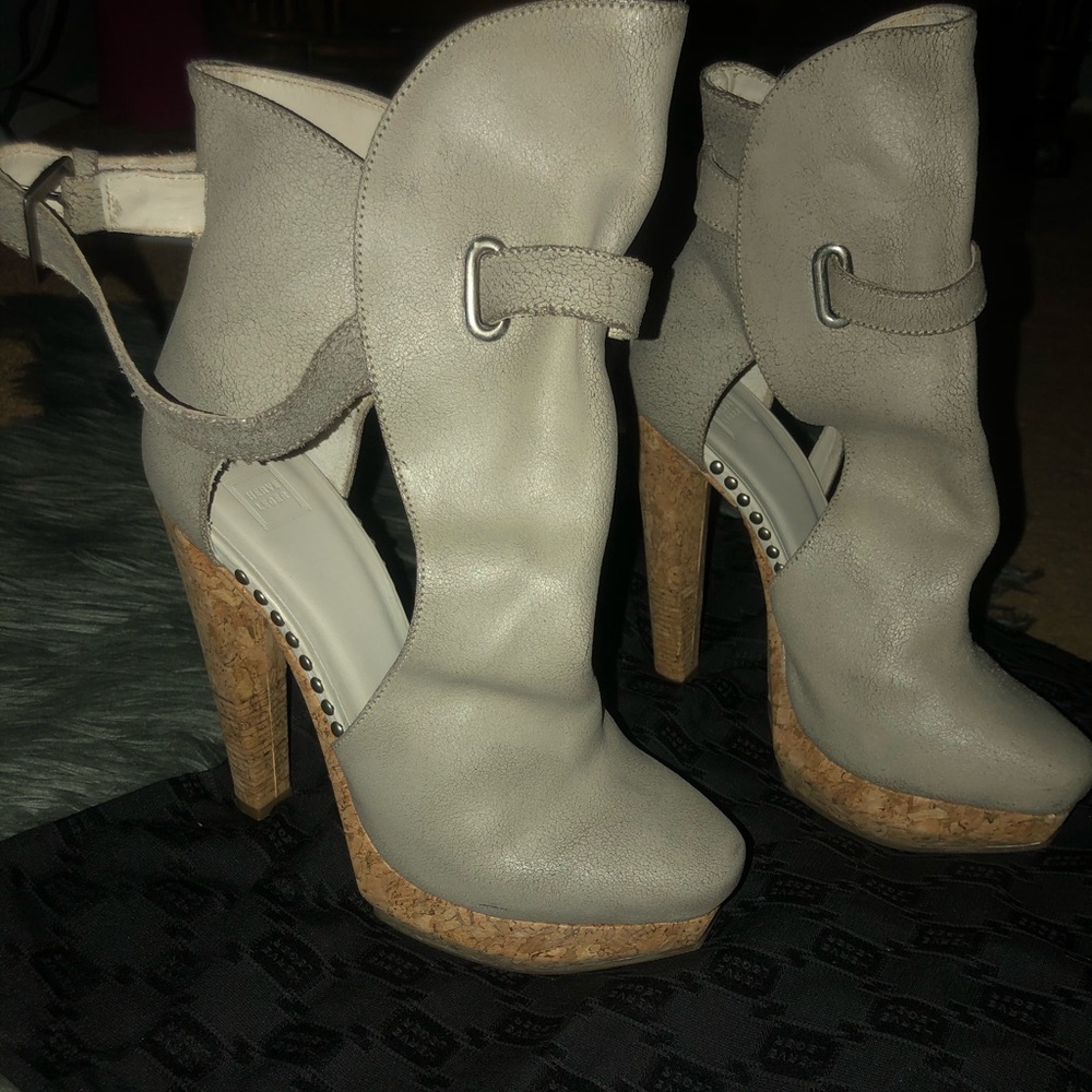 🔥🔥Herve Leger Cream Booties🔥🔥